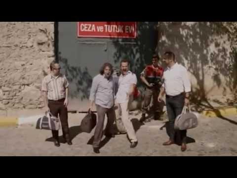 Çakallarla Dans 2: Hastasiyiz Dede